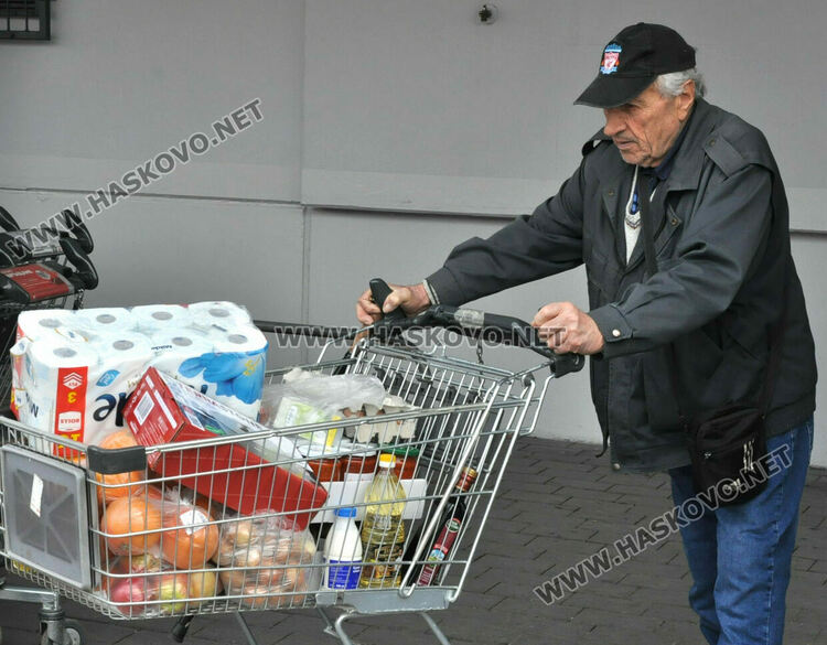Хасковските хипермаркети гъмжат от клиенти в деня на националния бойкот