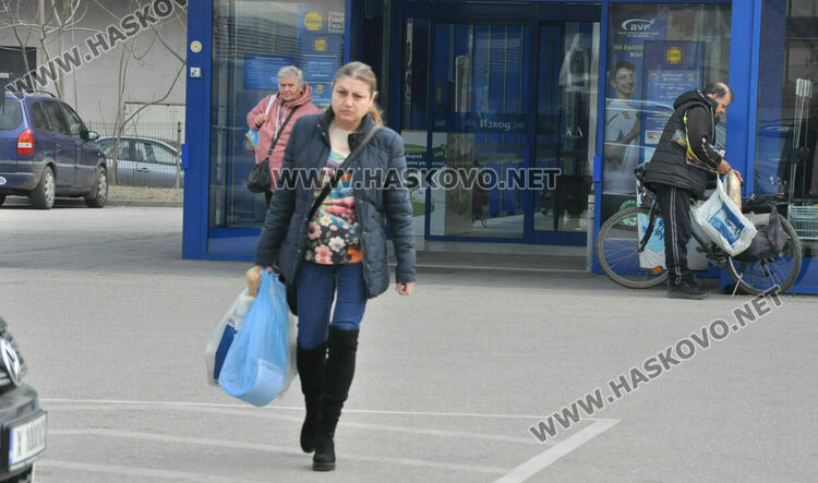 Хасковските хипермаркети гъмжат от клиенти в деня на националния бойкот