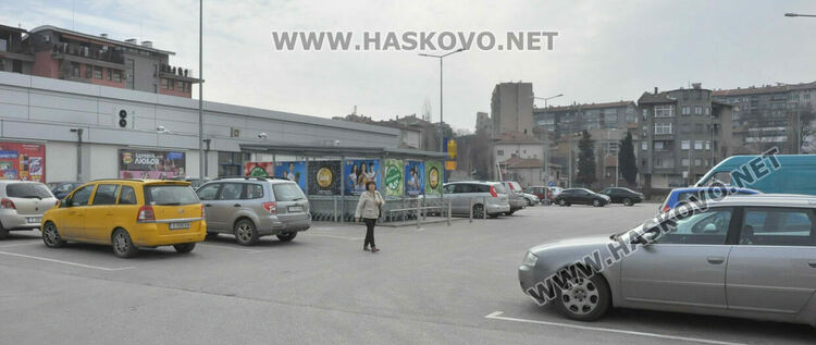 Хасковските хипермаркети гъмжат от клиенти в деня на националния бойкот