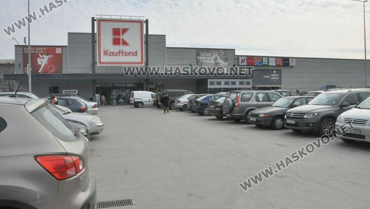 Хасковските хипермаркети гъмжат от клиенти в деня на националния бойкот