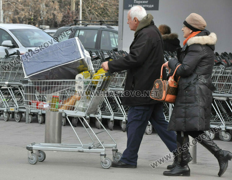 Хасковските хипермаркети гъмжат от клиенти в деня на националния бойкот