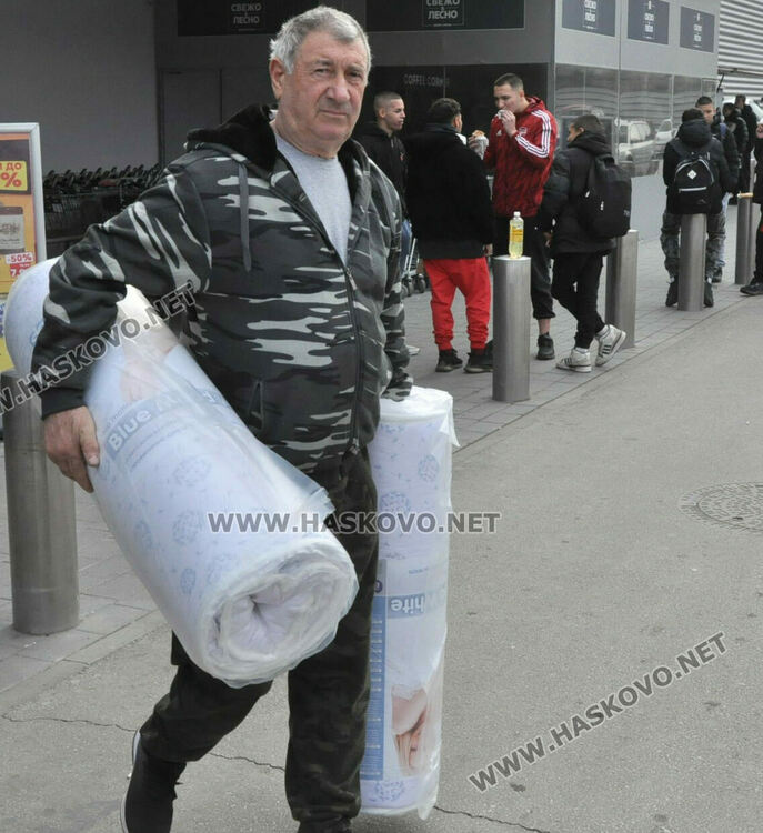 Хасковските хипермаркети гъмжат от клиенти в деня на националния бойкот