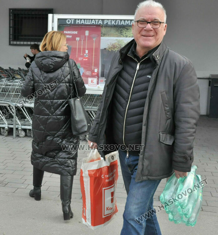 Хасковските хипермаркети гъмжат от клиенти в деня на националния бойкот
