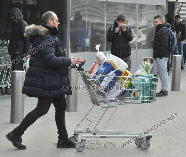 Хасковските хипермаркети гъмжат от клиенти в деня на националния бойкот