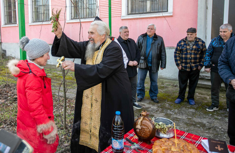 Зарязаха и благословиха лозята край Гарваново и Сусам