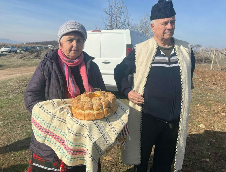 Зарязаха и благословиха лозята край Гарваново и Сусам