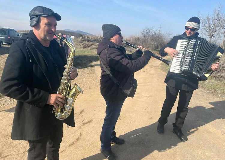 Зарязаха и благословиха лозята край Гарваново и Сусам