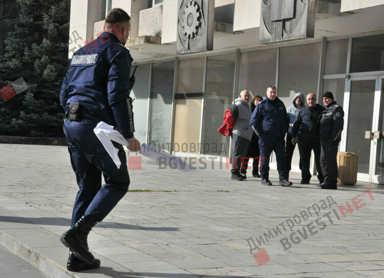 15 дни арест за побойника с тръба, пребил лекар в центъра на Димитровград