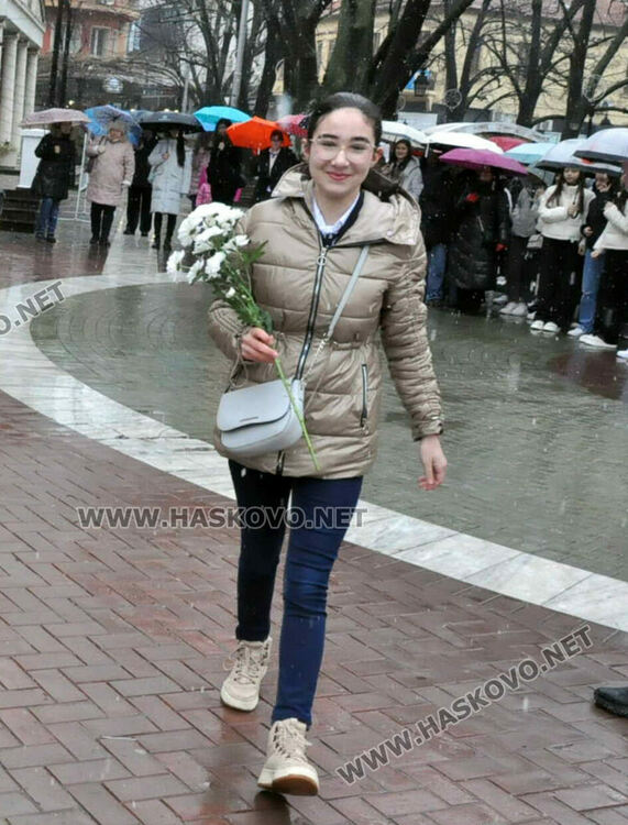 От езиковата гимназия почетоха рождението на проф. д-р Асен Златаров 