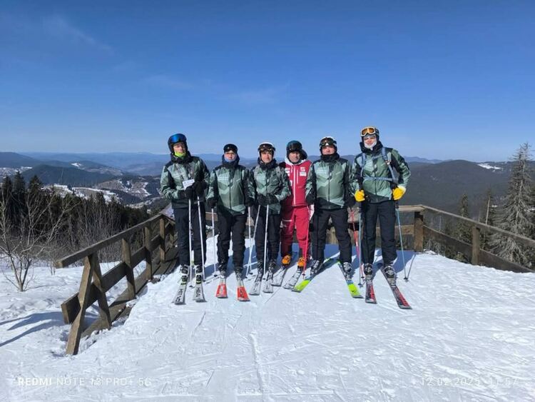 Съвместен курс по специализирана ски подготовка между Българската федерация по ски и 101-ви Алпийски полк се проведе в Пампорово 