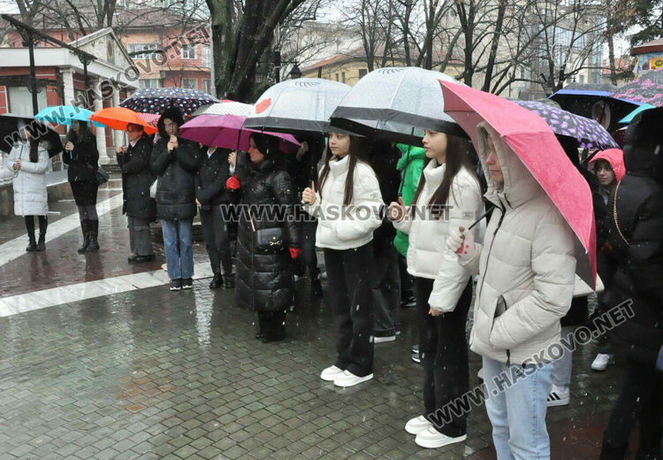 От езиковата гимназия почетоха рождението на проф. д-р Асен Златаров 