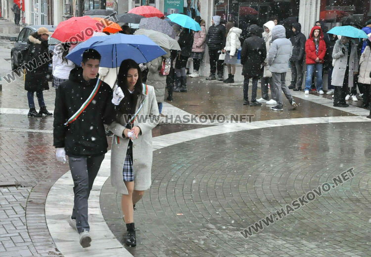 От езиковата гимназия почетоха рождението на проф. д-р Асен Златаров 