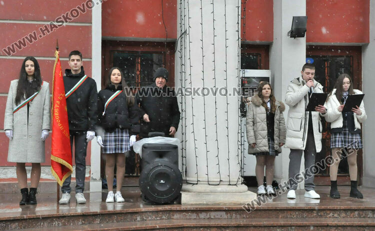 От езиковата гимназия почетоха рождението на проф. д-р Асен Златаров 