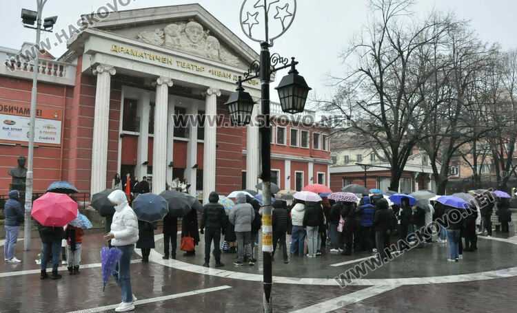 От езиковата гимназия почетоха рождението на проф. д-р Асен Златаров 