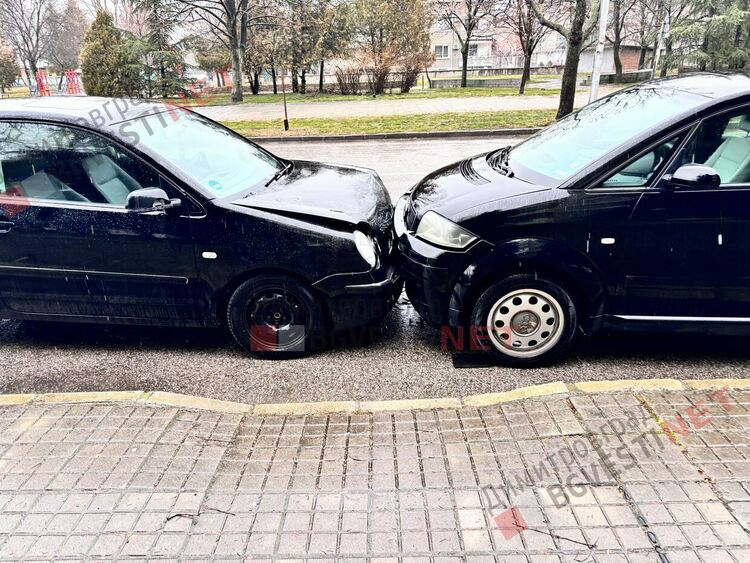 Катастрофа на бул. "Г. С. Раковски" в Димитровград: Три паркирани автомобила пострадаха
