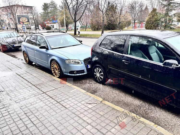 Катастрофа на бул. "Г. С. Раковски" в Димитровград: Три паркирани автомобила пострадаха