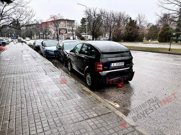 Катастрофа на бул. "Г. С. Раковски" в Димитровград: Три паркирани автомобила пострадаха