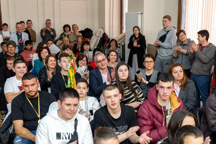 В Двореца на културата бяха връчени наградите на ученическите групи, отличени в XIV Младежкото маскарадно дефиле „Сурвакариада“ 2025