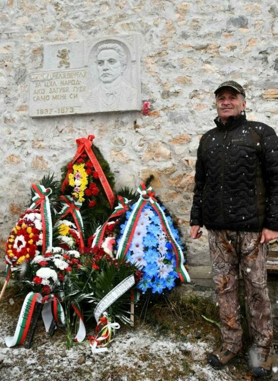 Десетки се стекоха до манастир "Света Петка" в памет на Апостола 