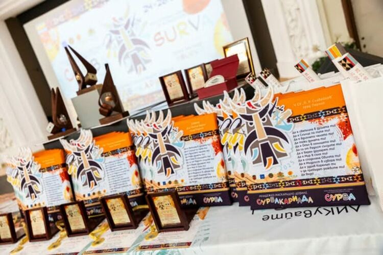 В Двореца на културата бяха връчени наградите на ученическите групи, отличени в XIV Младежкото маскарадно дефиле „Сурвакариада“ 2025