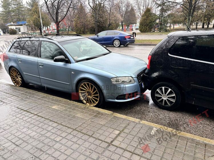 Катастрофа на бул. "Г. С. Раковски" в Димитровград: Три паркирани автомобила пострадаха