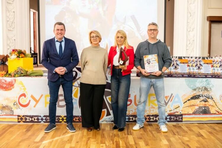 В Двореца на културата бяха връчени наградите на ученическите групи, отличени в XIV Младежкото маскарадно дефиле „Сурвакариада“ 2025