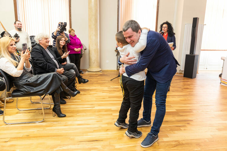 В Двореца на културата бяха връчени наградите на ученическите групи, отличени в XIV Младежкото маскарадно дефиле „Сурвакариада“ 2025