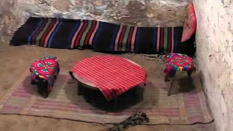 Десетки се стекоха до манастир "Света Петка" в памет на Апостола 