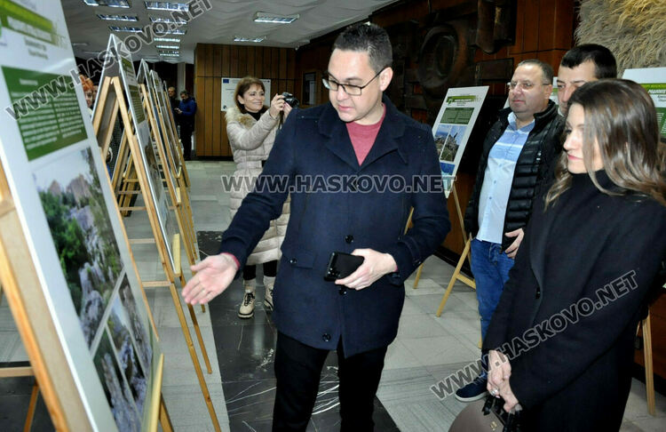 Цвета Караянчева при представянето на книгата си: Един път стигнеш ли до Родопите, винаги се връщаш там 