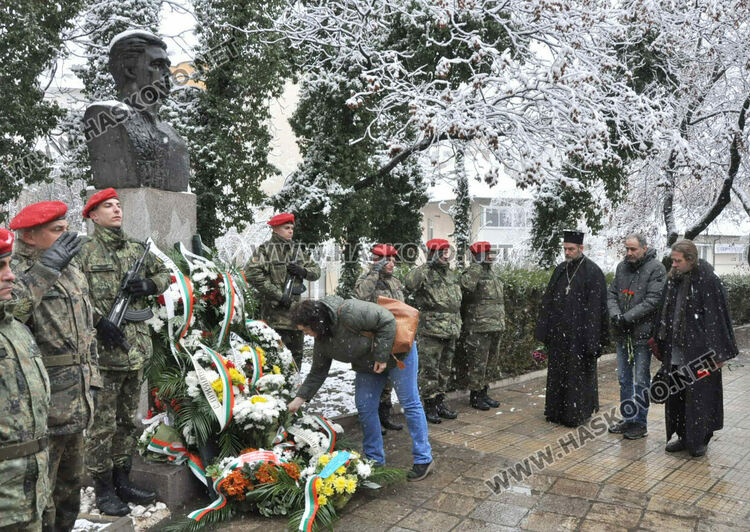 Хасково почете паметта на Васил Левски с възпоменателна церемония-поклонение 