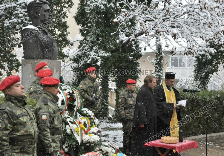Хасково почете паметта на Васил Левски с възпоменателна церемония-поклонение 