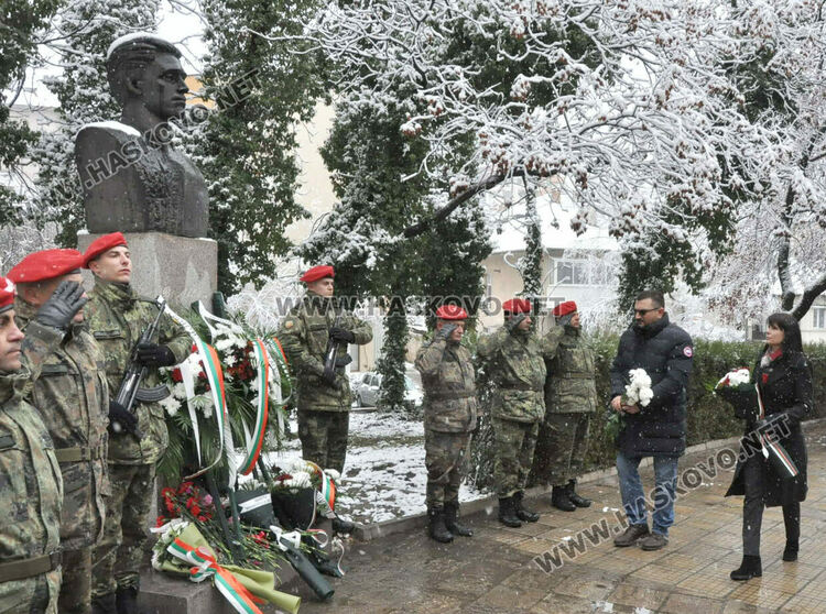 Хасково почете паметта на Васил Левски с възпоменателна церемония-поклонение 