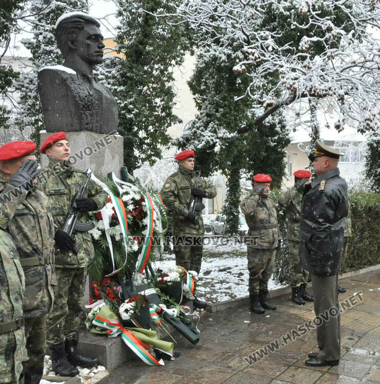 Хасково почете паметта на Васил Левски с възпоменателна церемония-поклонение 