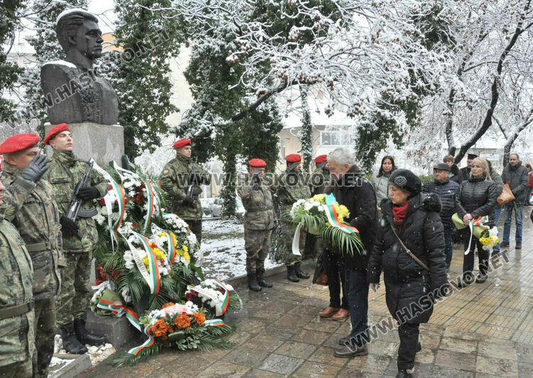 Хасково почете паметта на Васил Левски с възпоменателна церемония-поклонение 