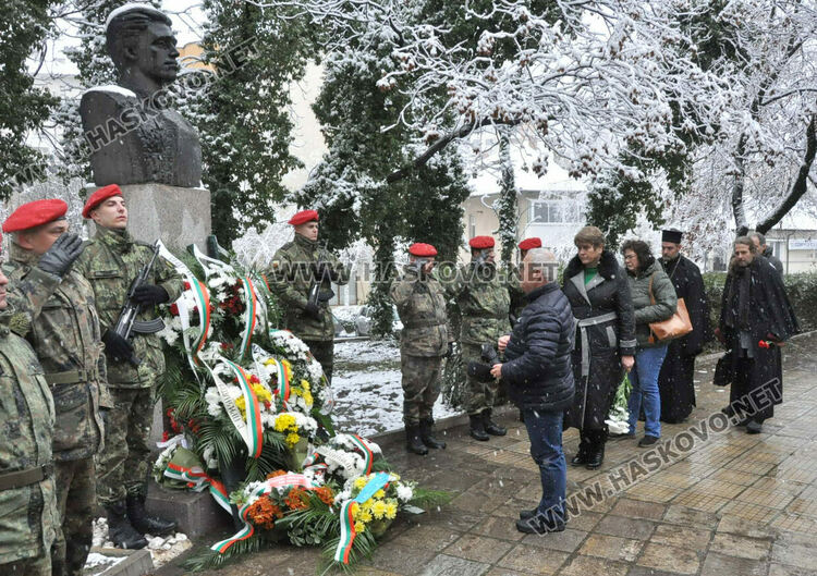 Хасково почете паметта на Васил Левски с възпоменателна церемония-поклонение 