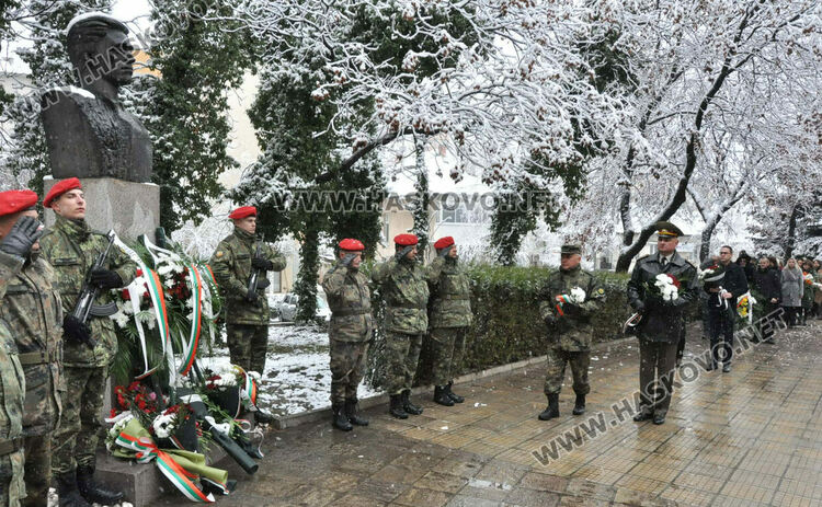 Хасково почете паметта на Васил Левски с възпоменателна церемония-поклонение 
