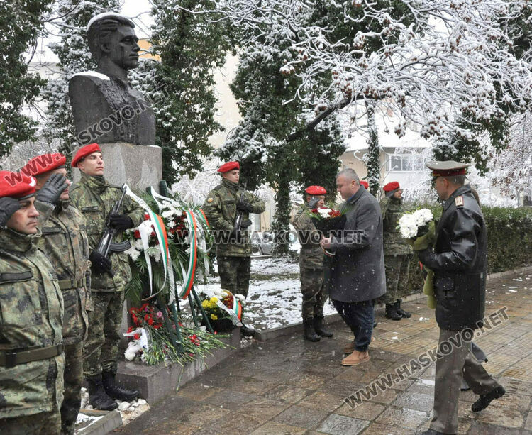 Хасково почете паметта на Васил Левски с възпоменателна церемония-поклонение 