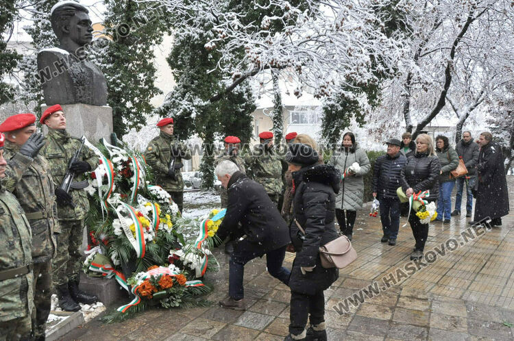 Хасково почете паметта на Васил Левски с възпоменателна церемония-поклонение 