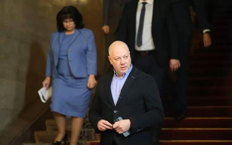 След орязания ръст на пенсиите следва и удар с осигуровките