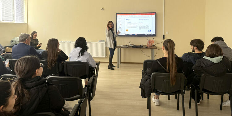 Изнесоха лекция пред ученици от ФСГ за безопасен интернет и онлайн тормоз