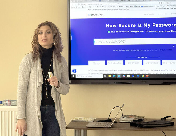 Изнесоха лекция пред ученици от ФСГ за безопасен интернет и онлайн тормоз