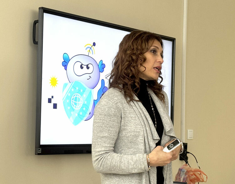 Изнесоха лекция пред ученици от ФСГ за безопасен интернет и онлайн тормоз