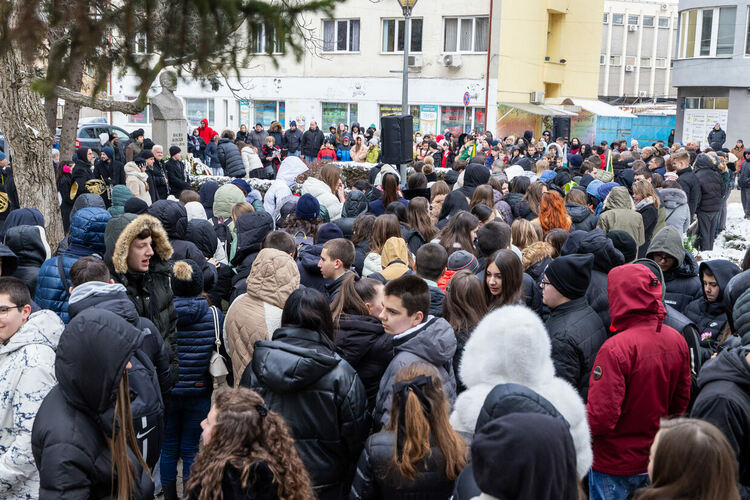 Стотици перничани сведоха глава в памет на Апостола на свободата – Васил Левски