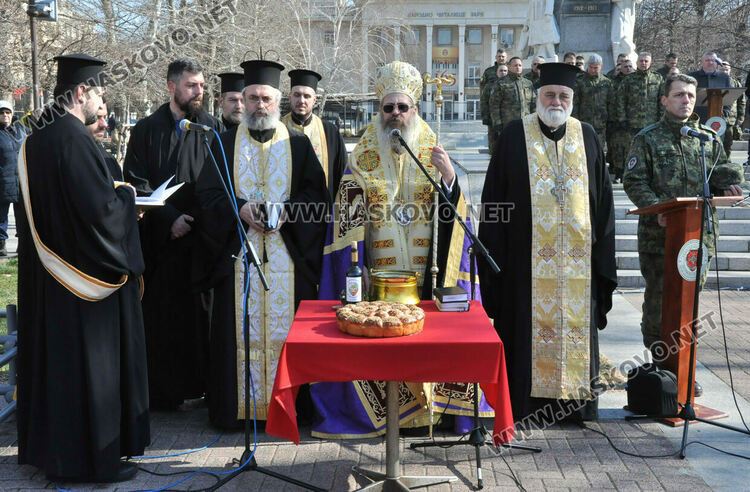 Икони и знамето на Хасково получи новият ни контингент в Косово 