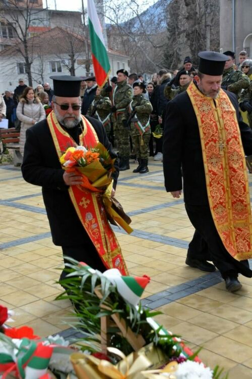 Асеновград се преклони пред делото на Апостола