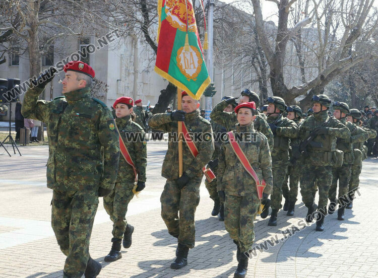 Икони и знамето на Хасково получи новият ни контингент в Косово 