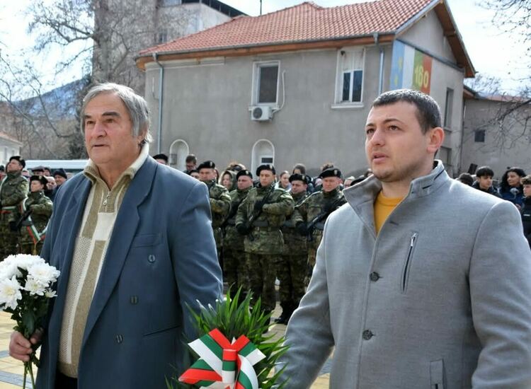 Асеновград се преклони пред делото на Апостола