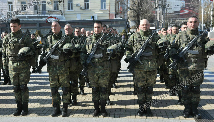 Икони и знамето на Хасково получи новият ни контингент в Косово 