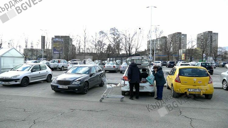  В Кърджали пазаруваха и във втория ден на бойкота срещу веригите