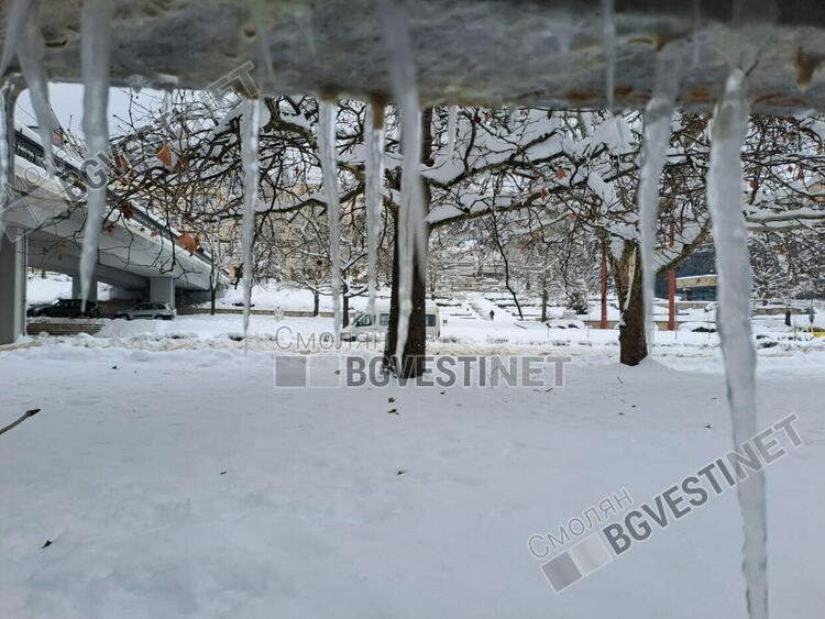 С рекордно ниски температури за сезона започнаха ледените дни в Смолянско